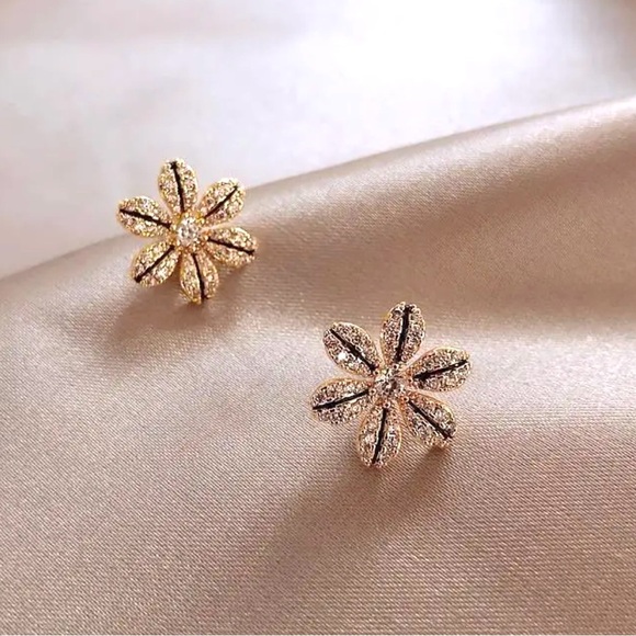 NWOT - Sparkling Petal Flower Stud Earrings - Picture 5 of 8